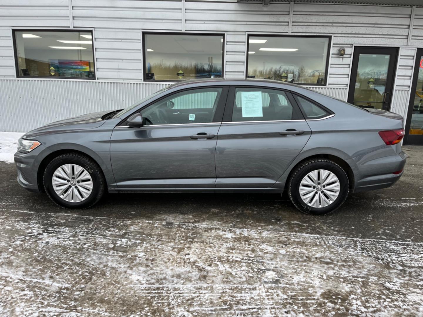 2019 Gray /Black Volkswagen Jetta 1.4T SE 8A (3VWC57BU8KM) with an 1.4L L4 DOHC 20V engine, 8A transmission, located at 1960 Industrial Drive, Wasilla, 99654, (907) 274-2277, 61.573475, -149.400146 - Photo#2